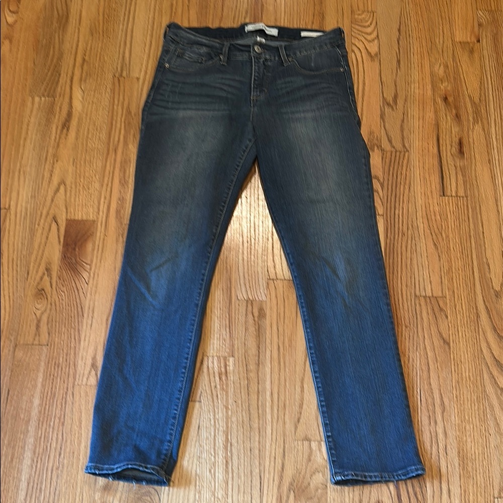 Women’s Jean Mid rise Straight leg
